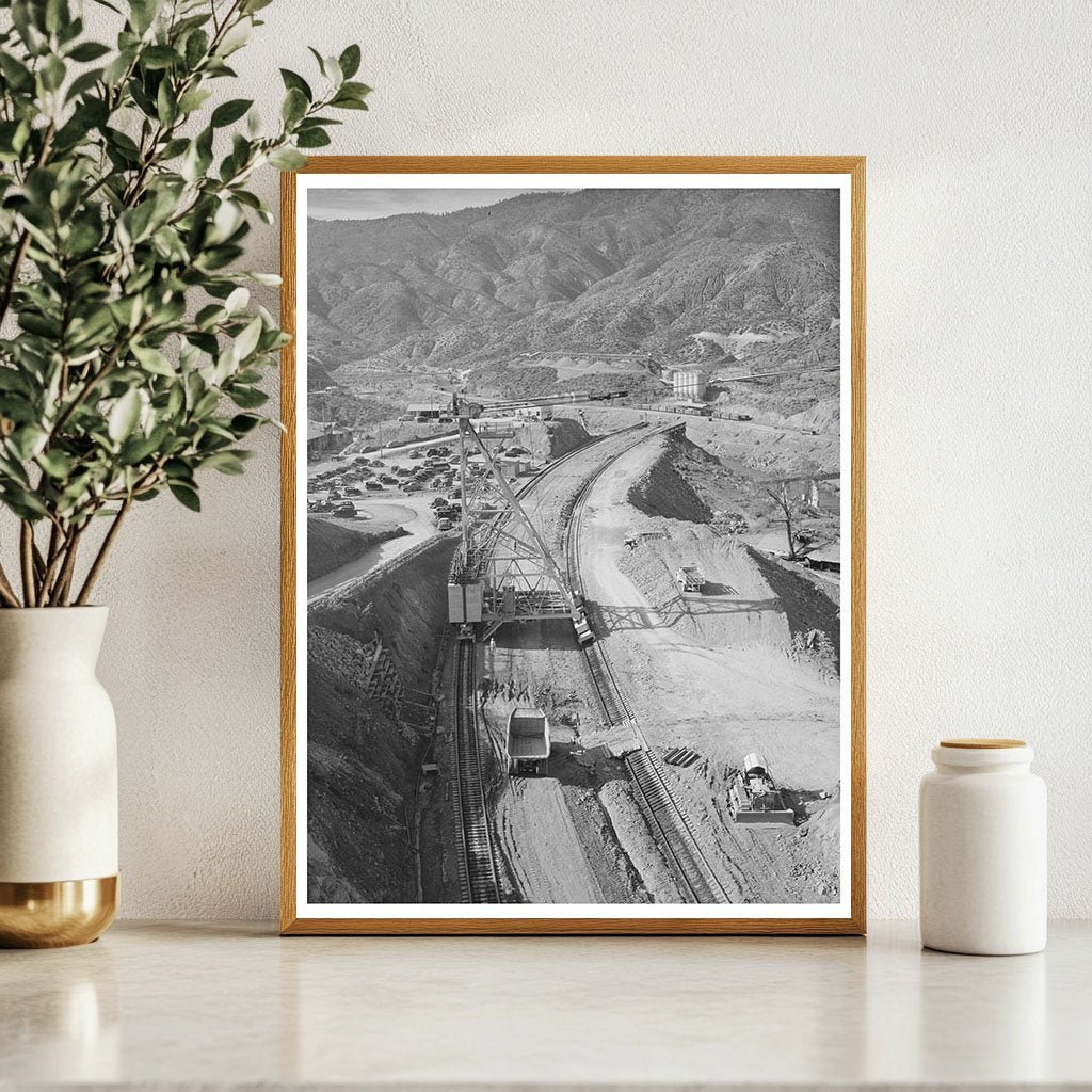 1940 Vintage Shasta Dam Construction Traveling Tower Image - Available at KNOWOL