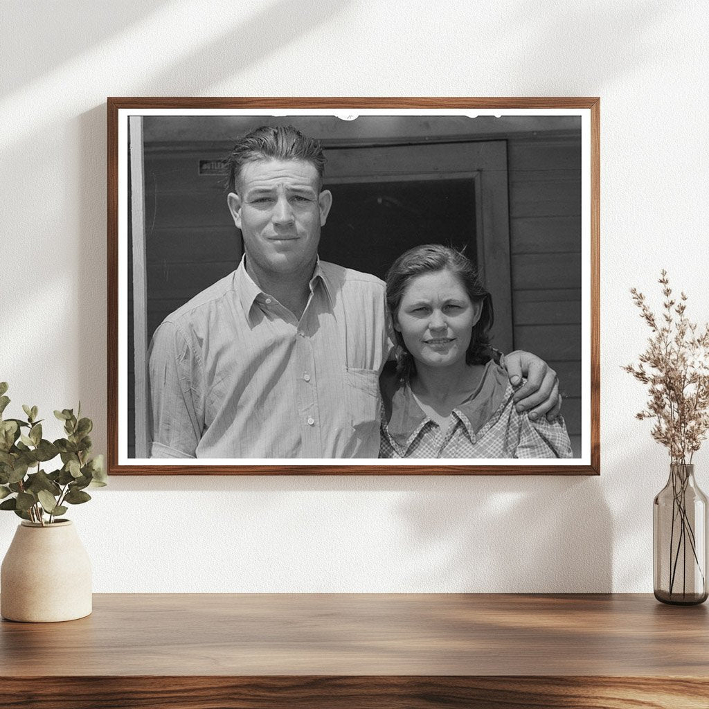 1940 Young Migratory Couple at Agua Fria Labor Camp Arizona - Available at KNOWOL