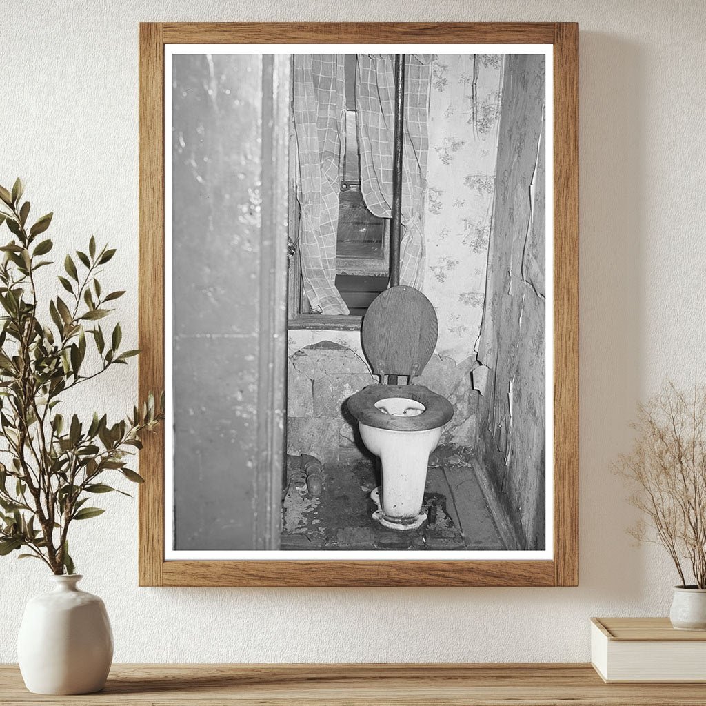 1941 Chicago Family Toilet Relief Living Conditions Image - Available at KNOWOL