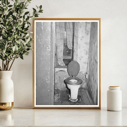 1941 Chicago Family Toilet Relief Living Conditions Image - Available at KNOWOL