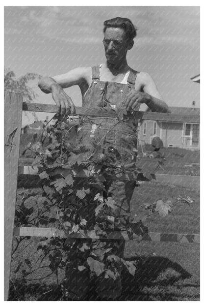1941 Farm Worker in Cottage at Idaho Labor Camp - Available at KNOWOL