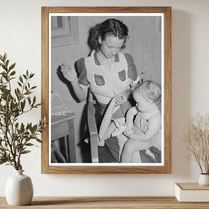 1941 Mother and Child at Idaho Farm Labor Camp - Available at KNOWOL