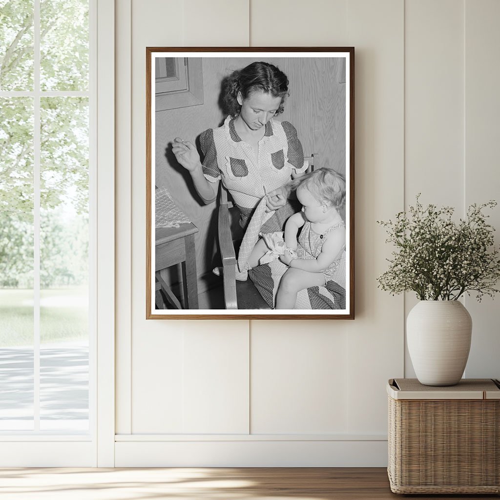 1941 Mother and Child at Idaho Farm Labor Camp - Available at KNOWOL