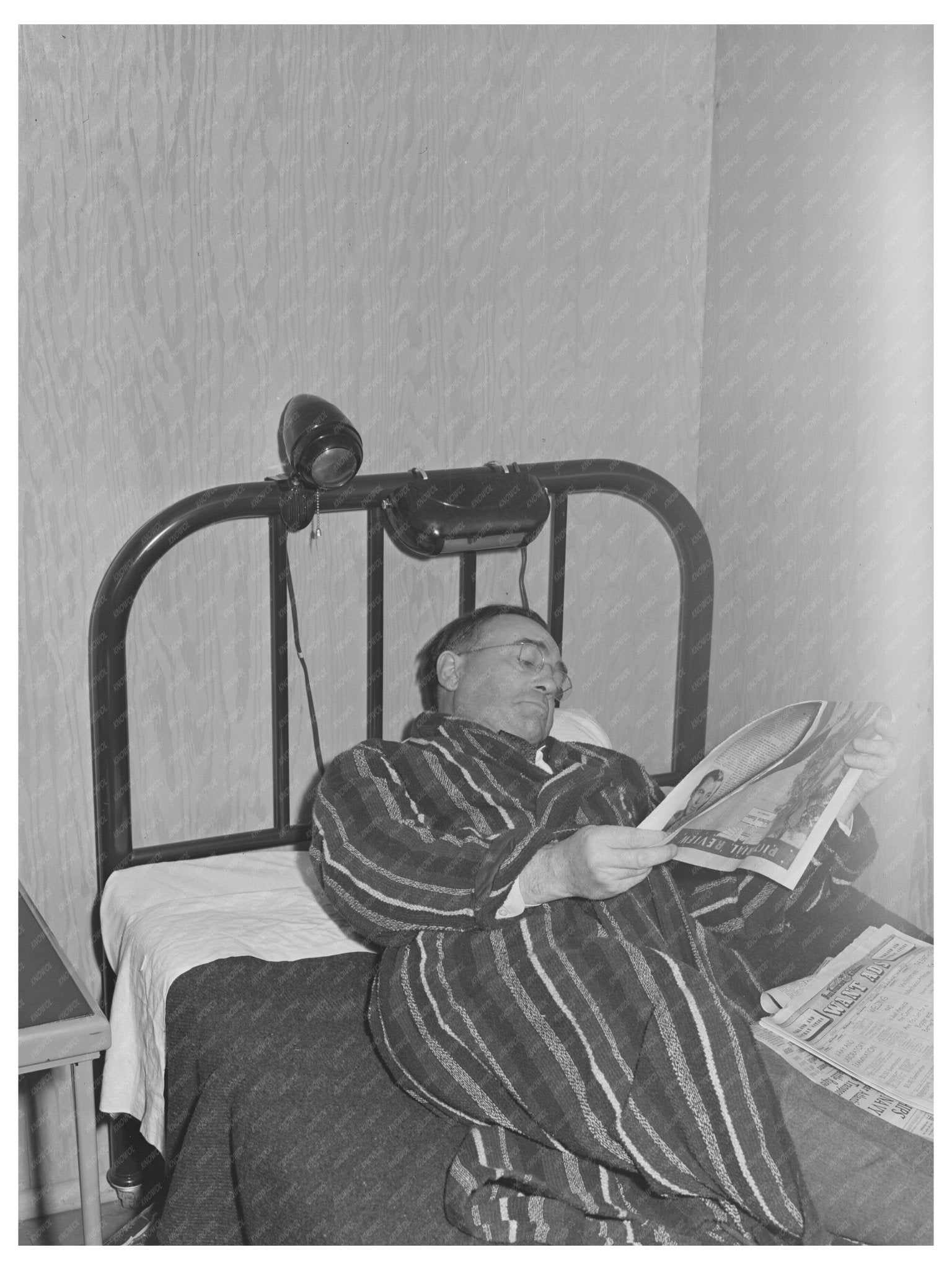 1941 Vintage Workman at Mare Island Shipbuilding Yards - Available at KNOWOL