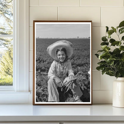 1942 Agricultural Worker in Carrot Field Yuma County Arizona - Available at KNOWOL