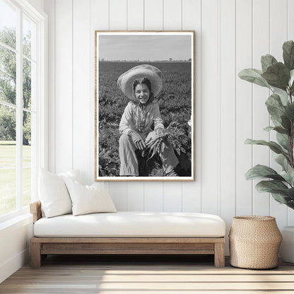 1942 Agricultural Worker in Carrot Field Yuma County Arizona - Available at KNOWOL