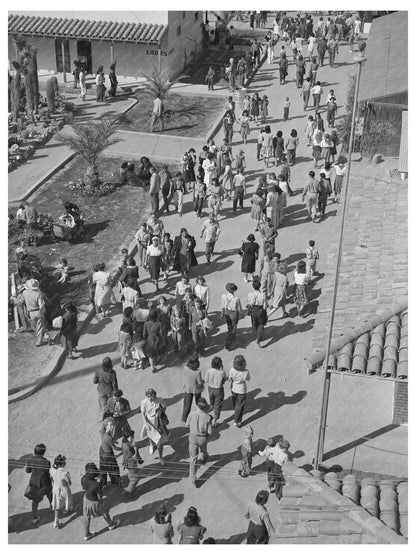 1942 Imperial County Fair Crowd in El Centro California - Available at KNOWOL