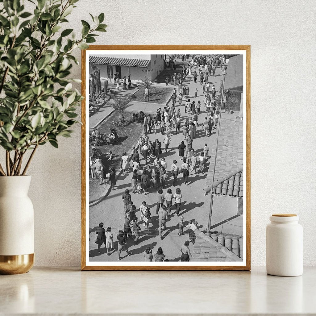 1942 Imperial County Fair Crowd in El Centro California - Available at KNOWOL