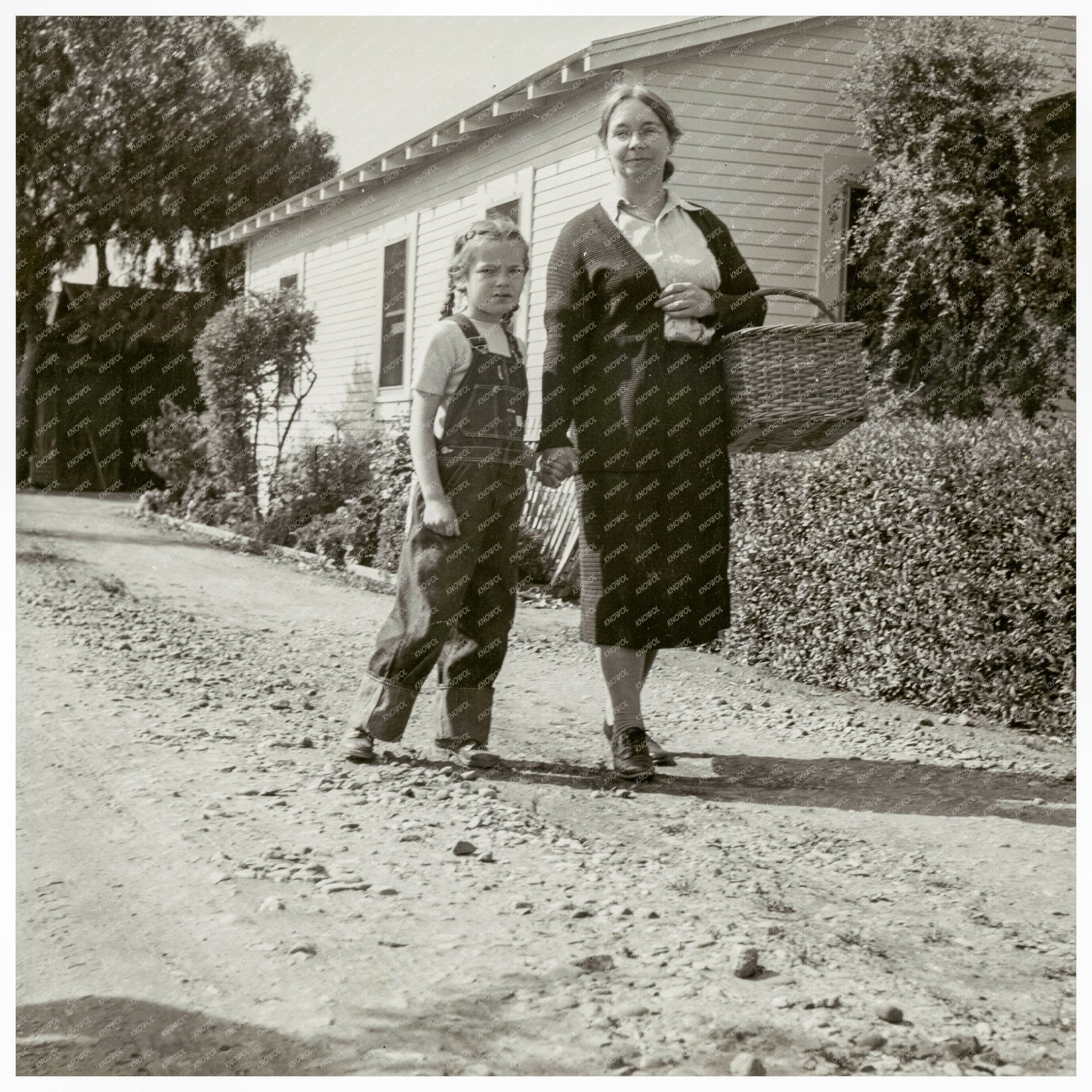 1942 Mother and Daughter on Berry Farm California - Available at KNOWOL