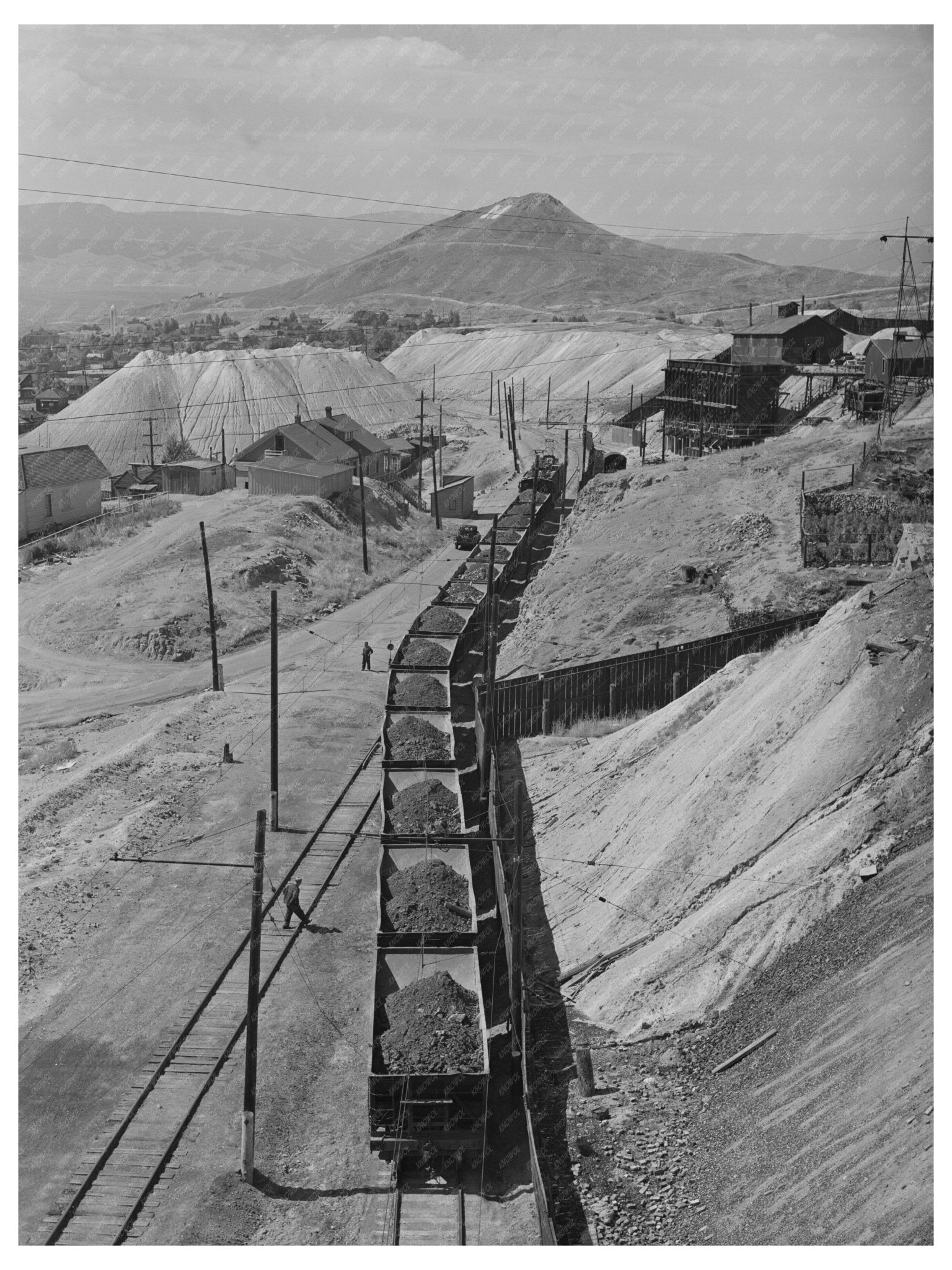 1942 Train Transporting Copper Ore Butte to Anaconda - Available at KNOWOL