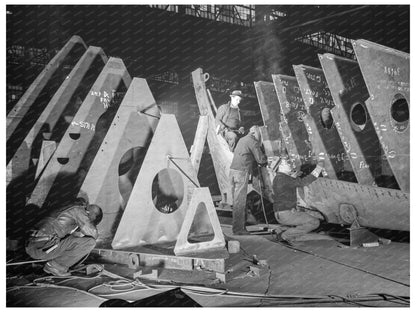 1944 Workers Prefabricating Liberty Ships in Maryland - Available at KNOWOL