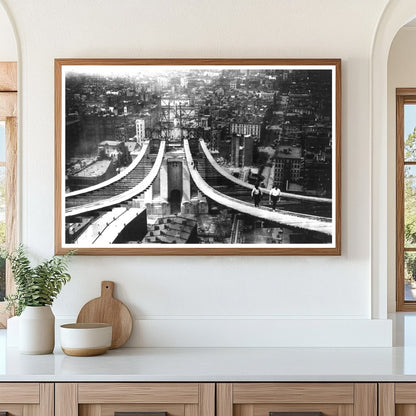 Workers on the Manhattan Bridge: A 1907 Construction Snapsho