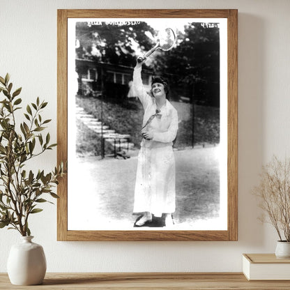 1922 Tennis Champion Helen Guilleaudeau in Action