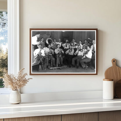 1920s Dance Band Captured in Vibrant NYC Scene