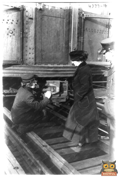 1917 NYC Women Subway Workers: Pioneers of Transport