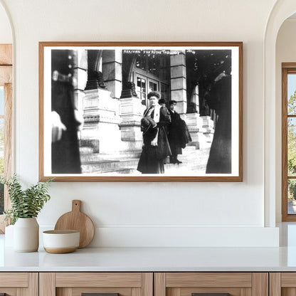 Elegant Arrival: Mrs. Livermore at 1914 Astor Tableaux