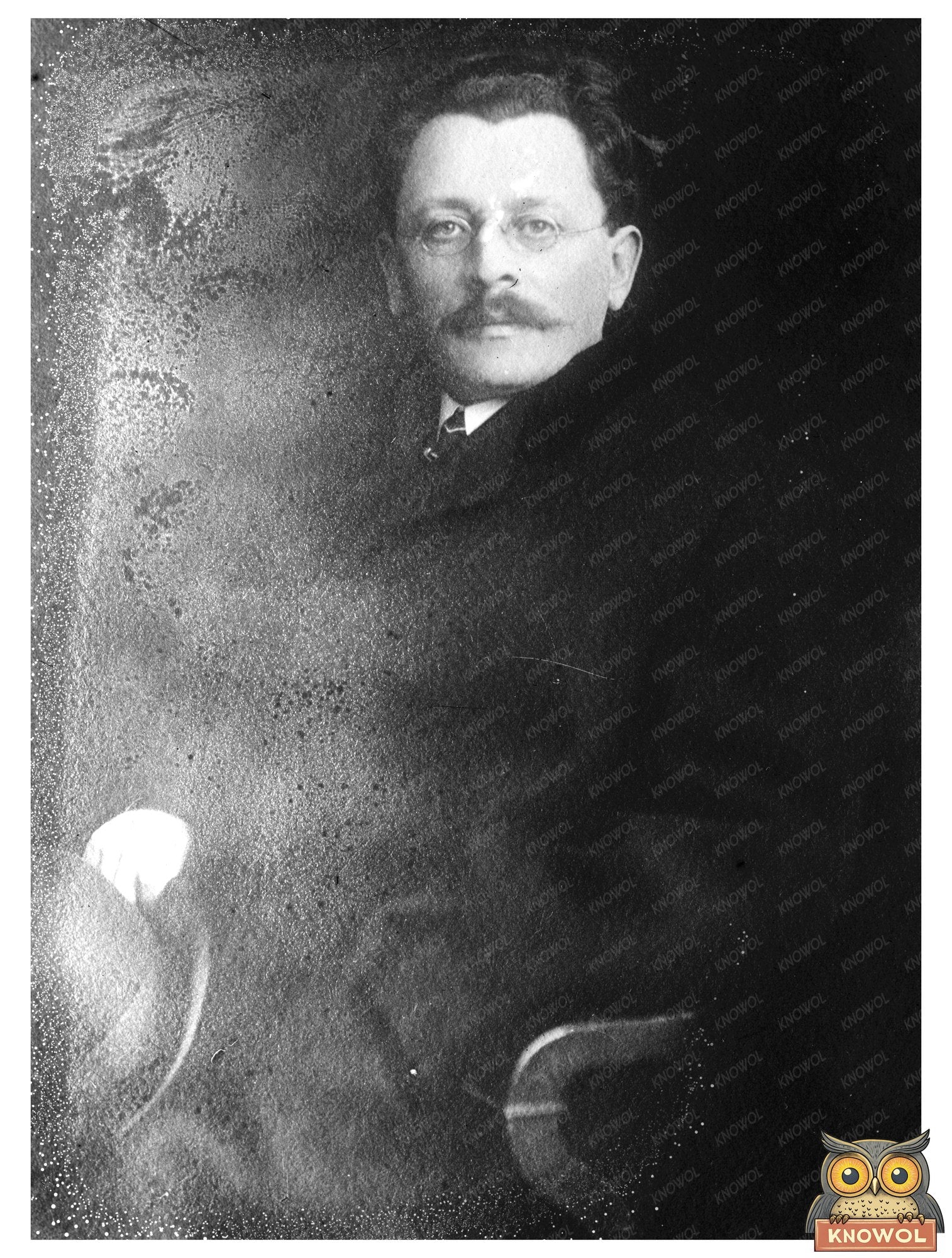 Timeless Portrait of Early 20th Century Journalism