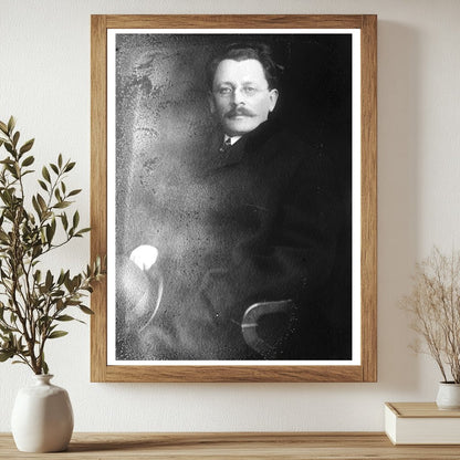 Timeless Portrait of Early 20th Century Journalism