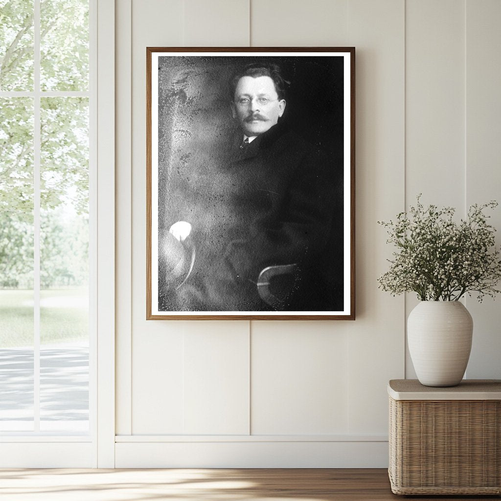 Timeless Portrait of Early 20th Century Journalism