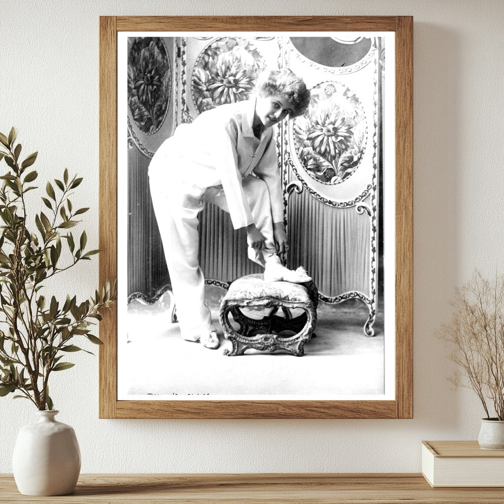 Pauline Chase: Charming 1909 Shoe-Tying Moment