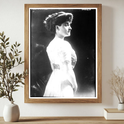 Graceful Elegance: Mrs. Otto H. Kahn in 1910