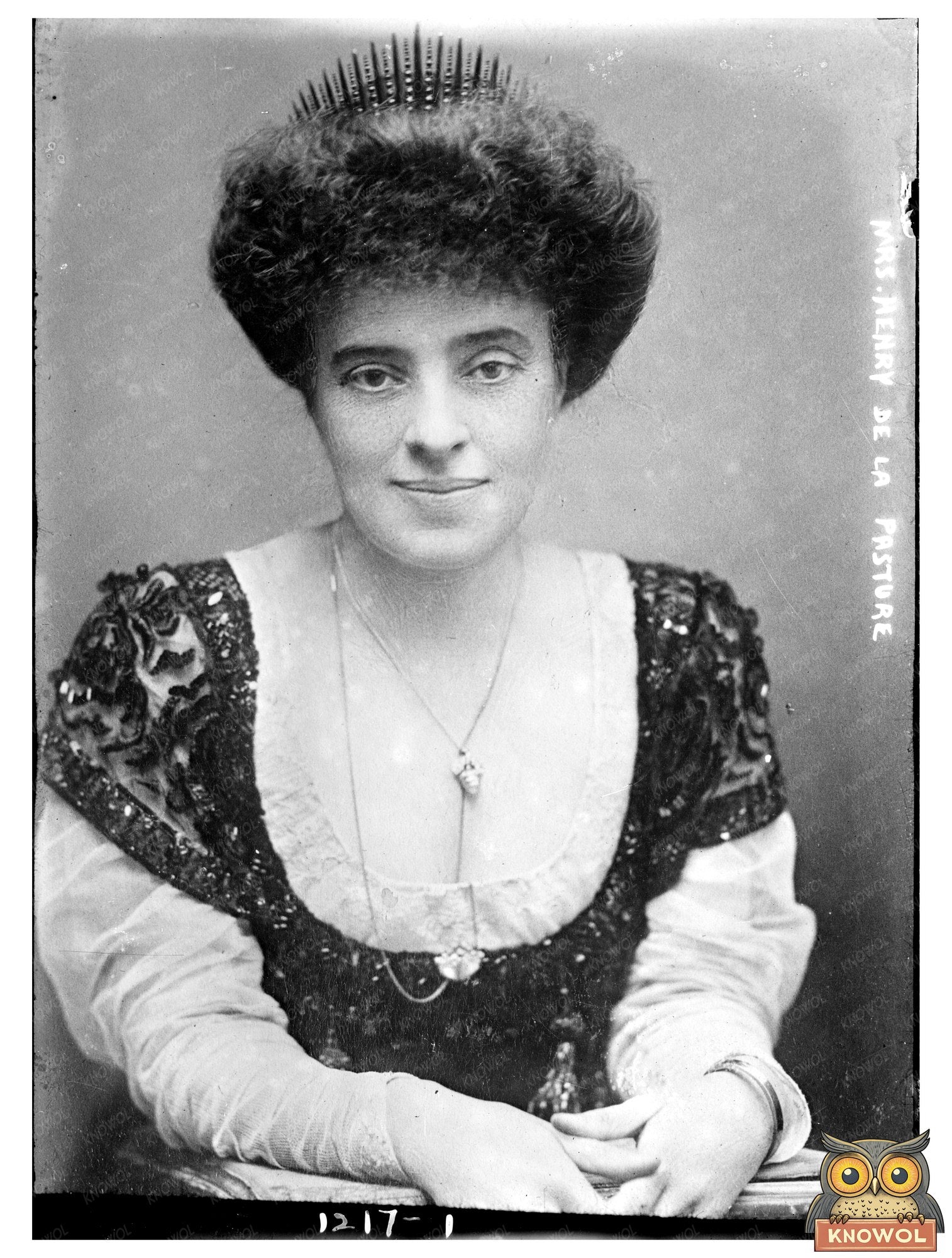 Elegant Early 20th Century Portrait of Mrs. de la Pasture