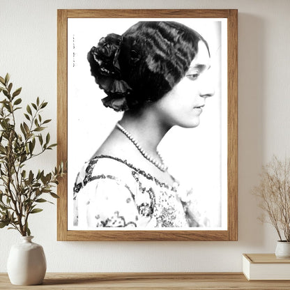 Elegant Italian Ballet Dancer Captured in Time