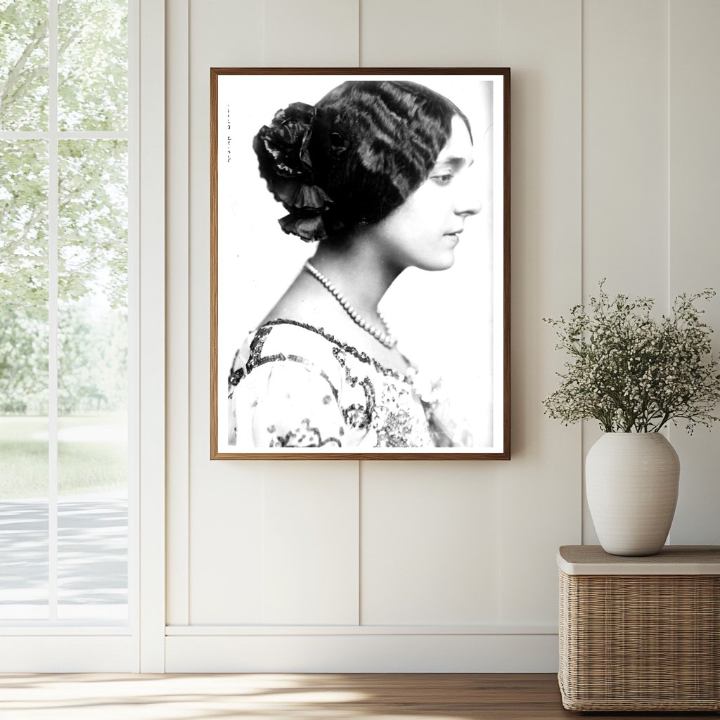 Elegant Italian Ballet Dancer Captured in Time