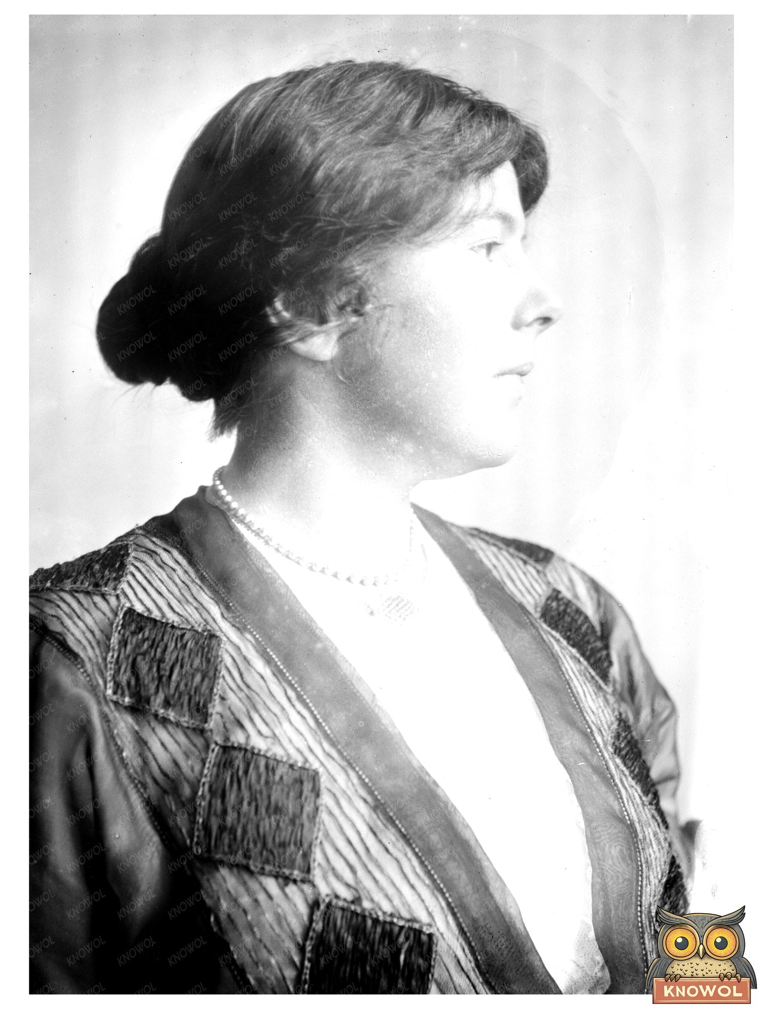 Captivating Portrait of a Vintage American Contralto
