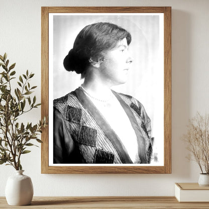 Captivating Portrait of a Vintage American Contralto
