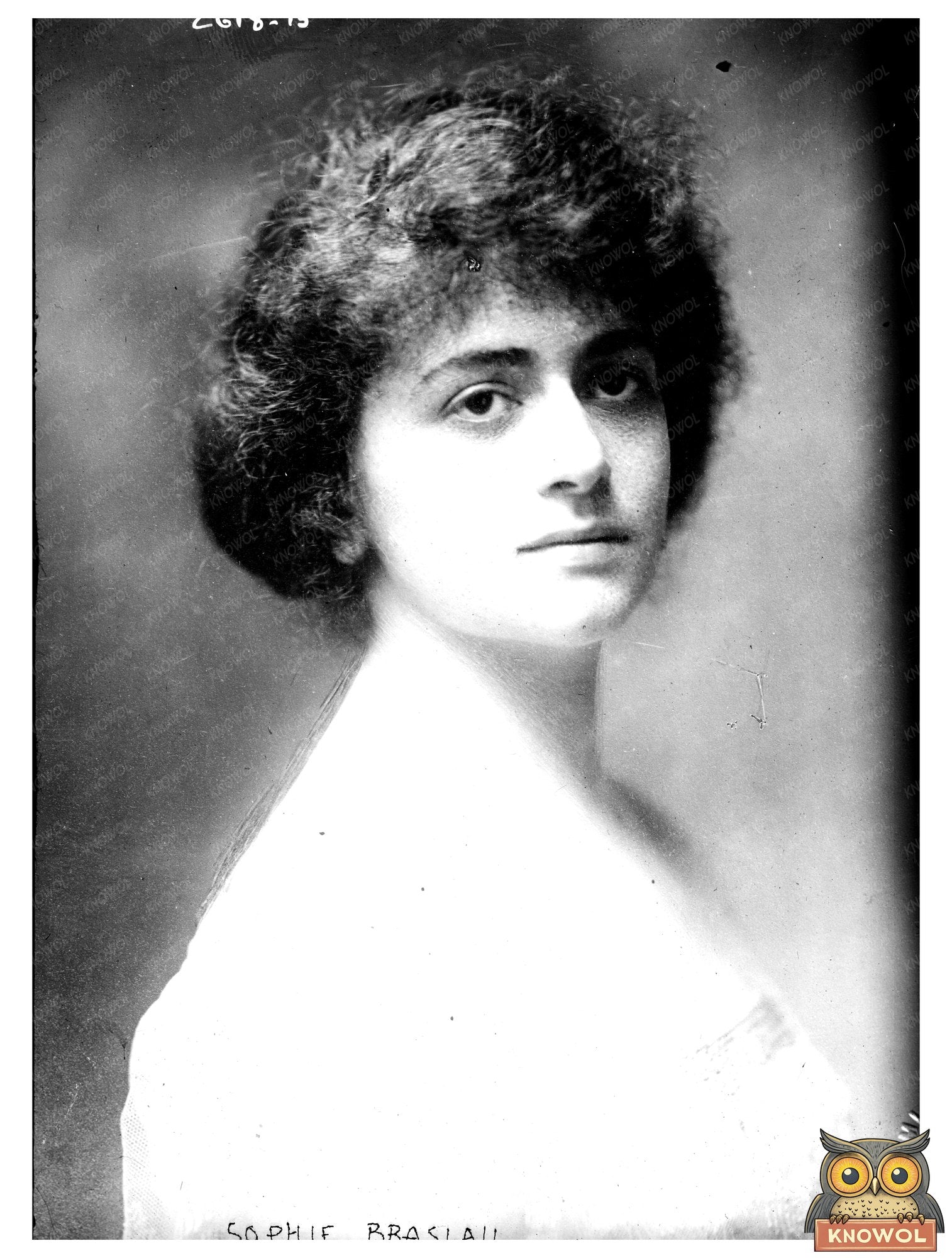 Elegance in Music: Early 20th Century Contralto Portrait