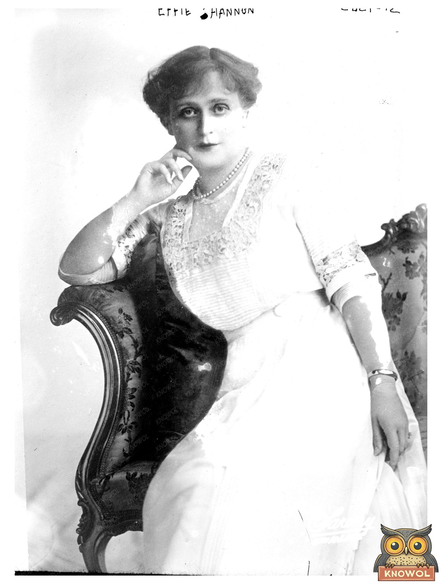 Graceful Actress Effie Shannon in Early 20th Century