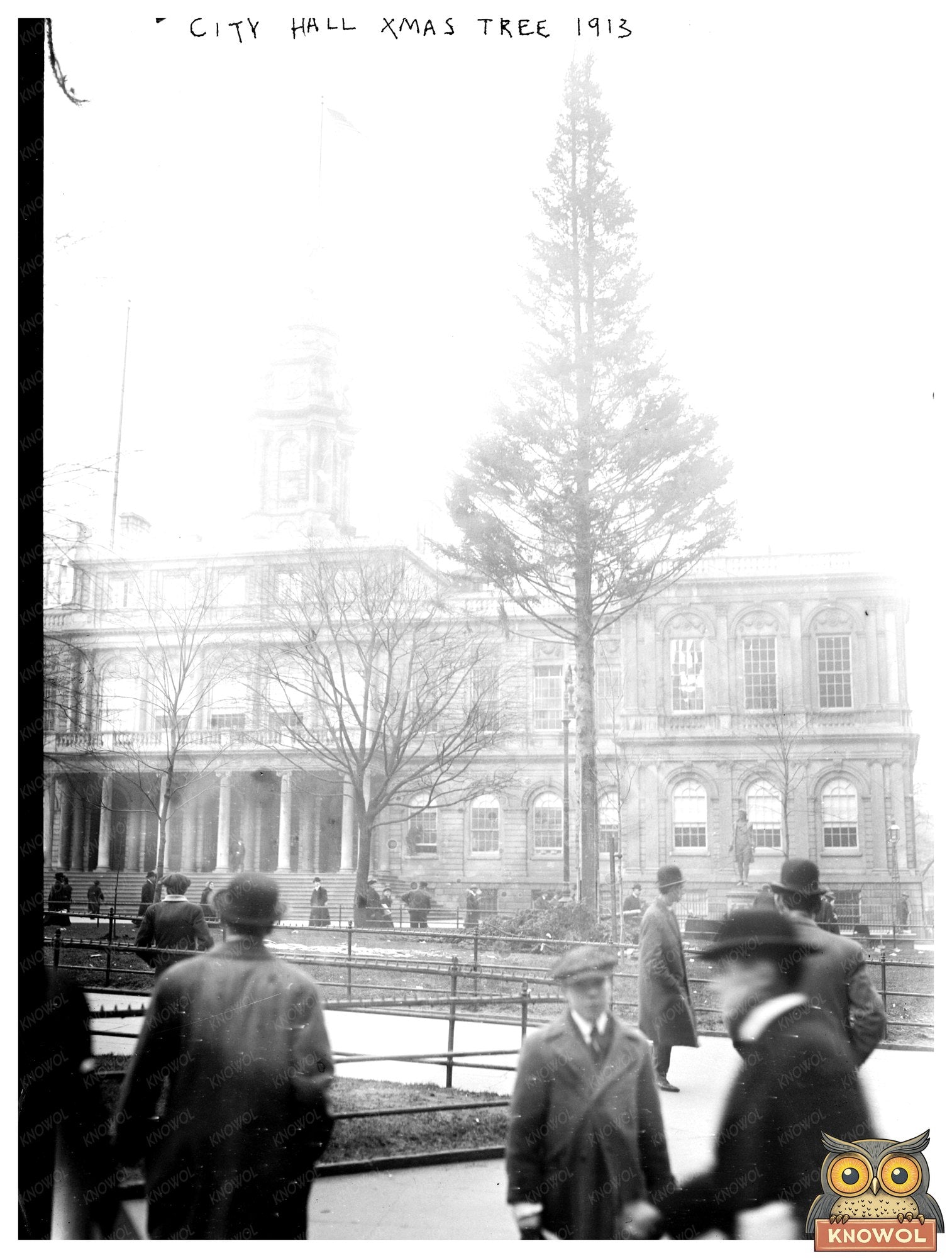 Festive City Hall Christmas Celebration, 1913