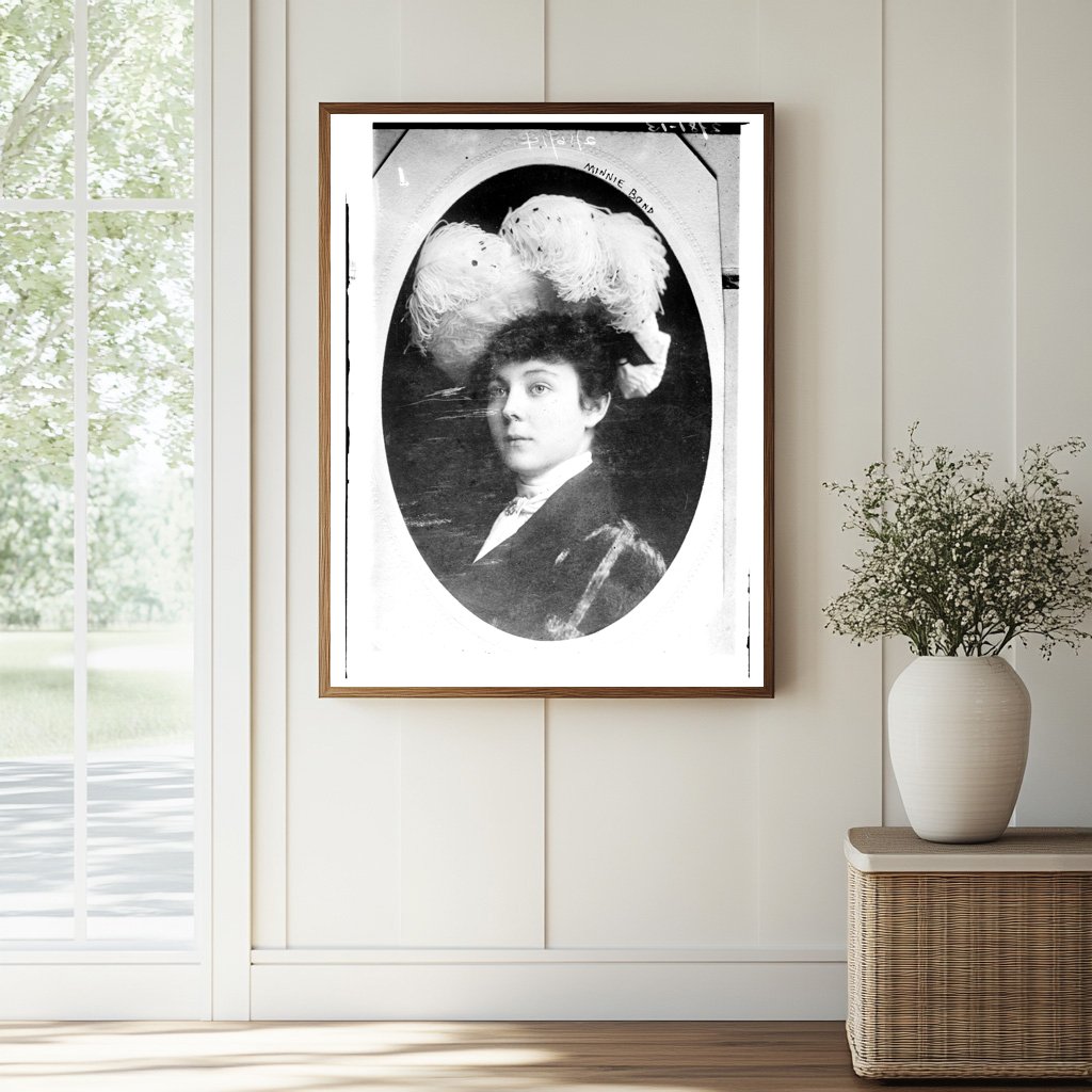 1914 Portrait of Minnie Bond: A Glimpse of Elegance