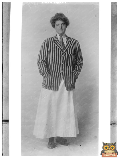 Early 20th Century Fashion: Elegant Woman Portrait