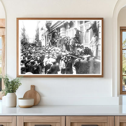 Paris Newsboys Anticipate Breaking News, 1914-1915