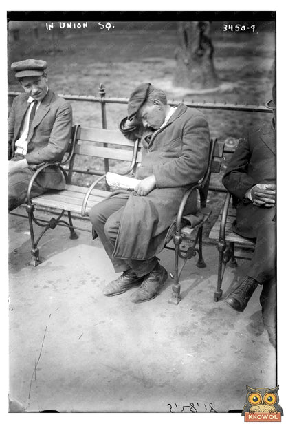 Vivid 1910s Union Square: A Hub of NYC Life