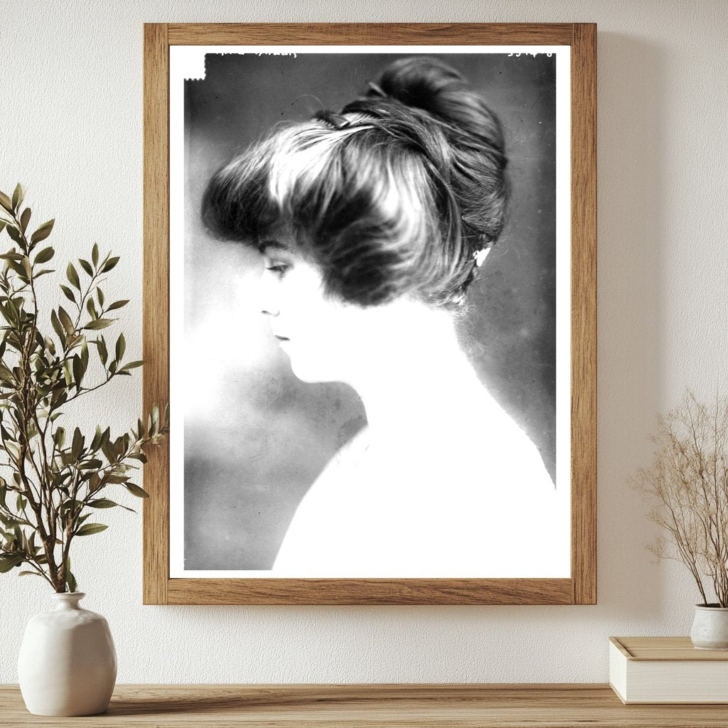 Historic Marie Tailer Print, Vintage Art