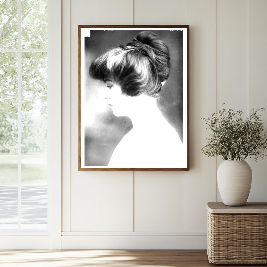 Historic Marie Tailer Print, Vintage Art