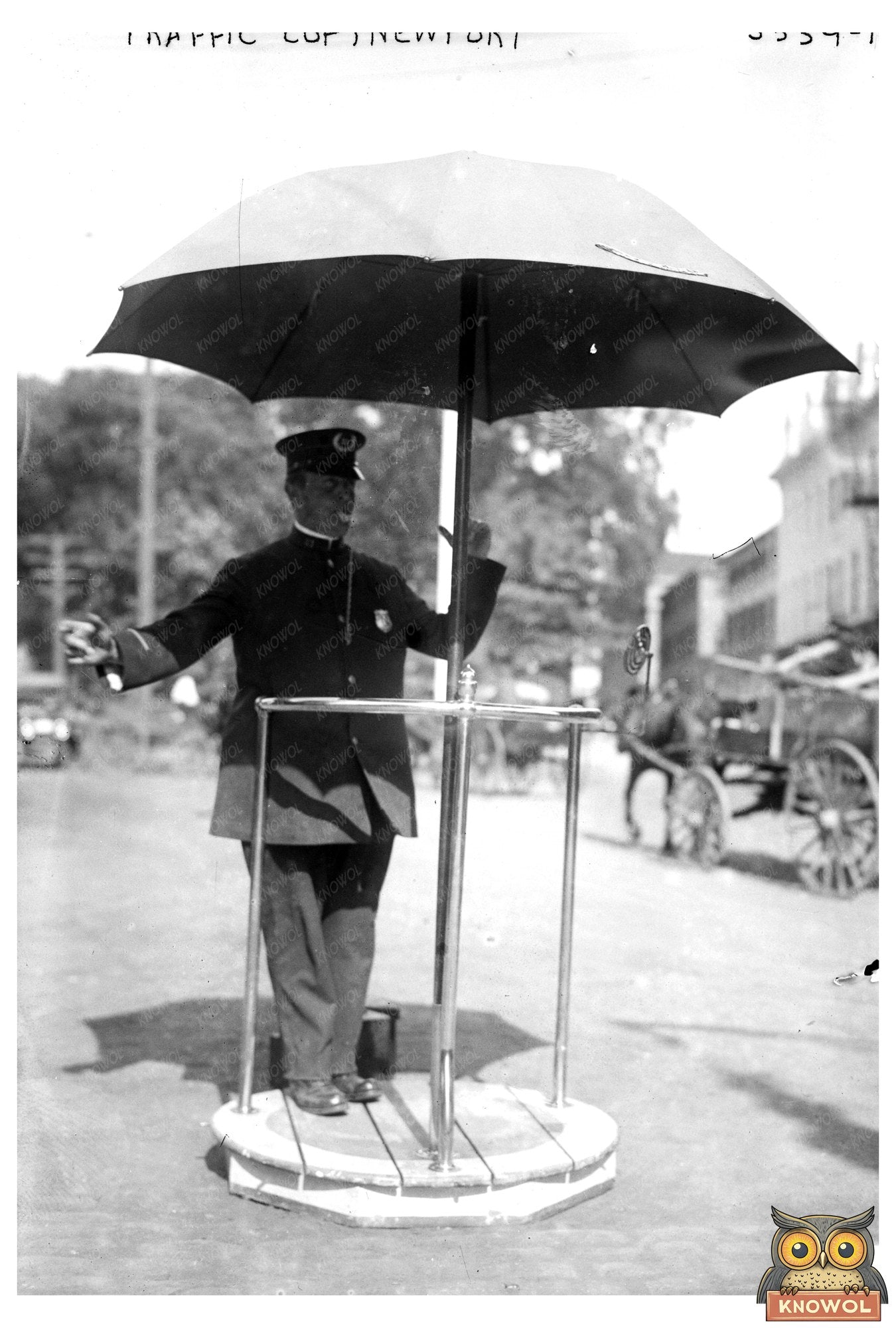 Historic Newport Traffic Cop: A 1915 Urban Scene