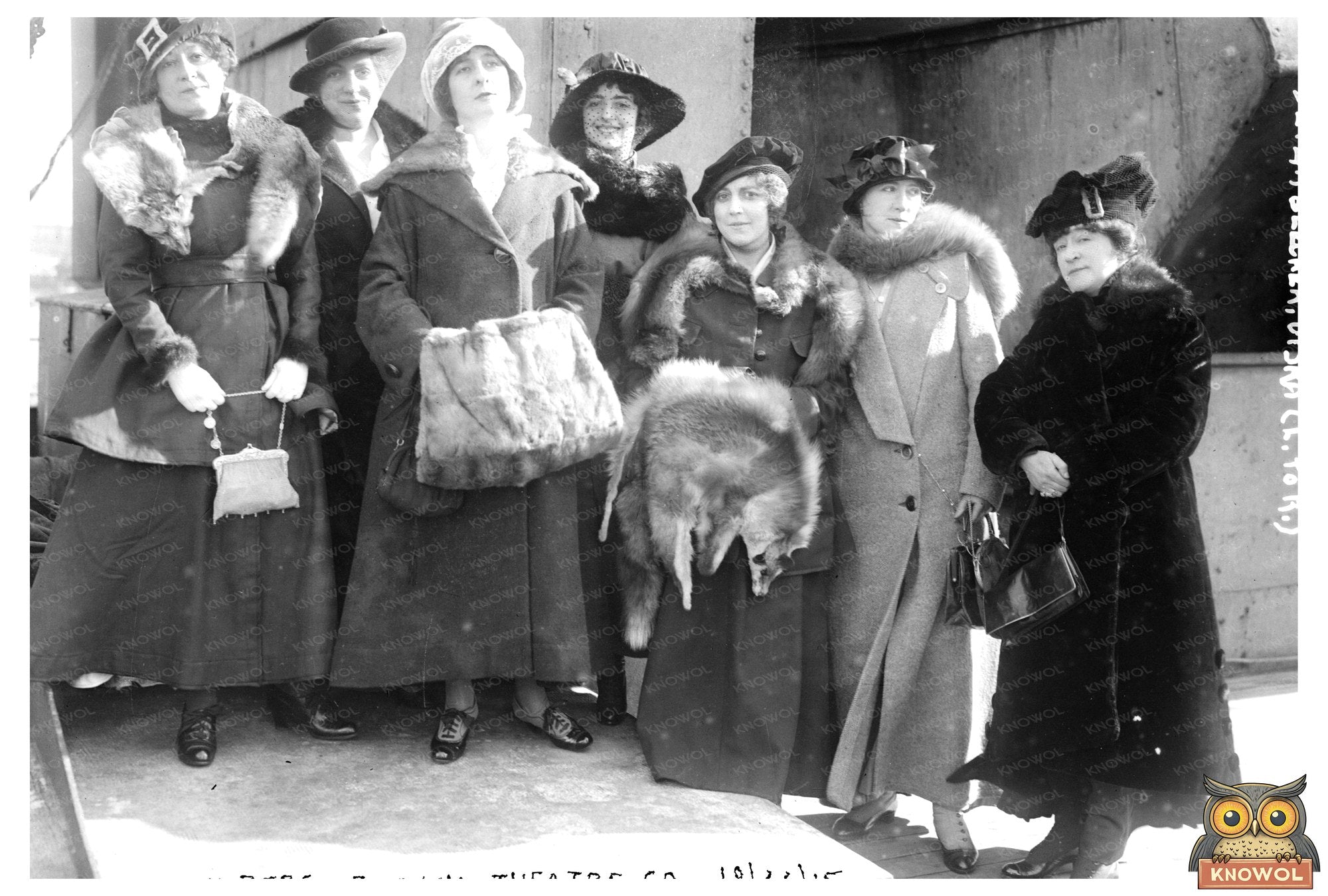 1915 French Theatre Stars: Captivating Stage Presence