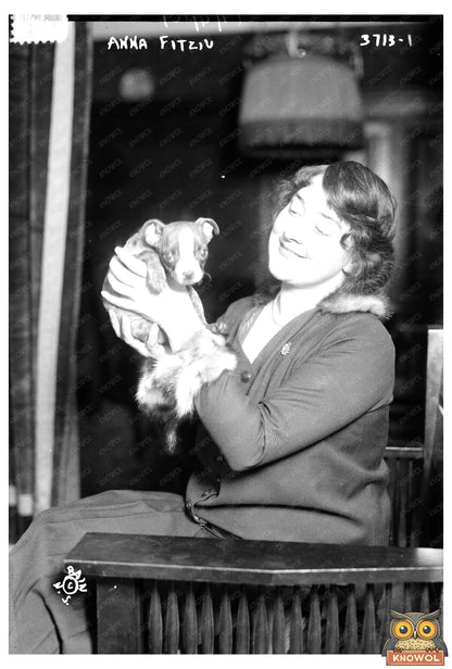 Stunning Portrait of Soprano Anna Fitziu, 1916