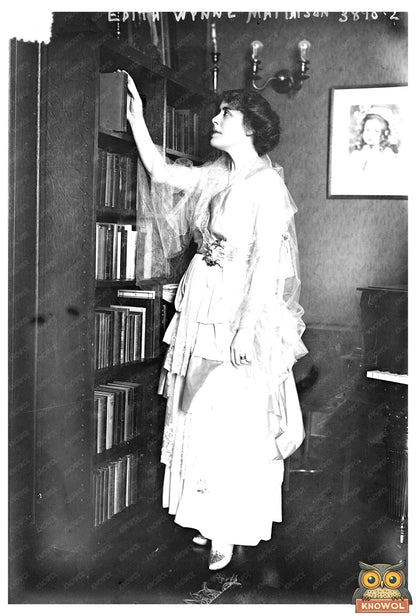 Elegant Early 20th Century Actress Portrait (1915)