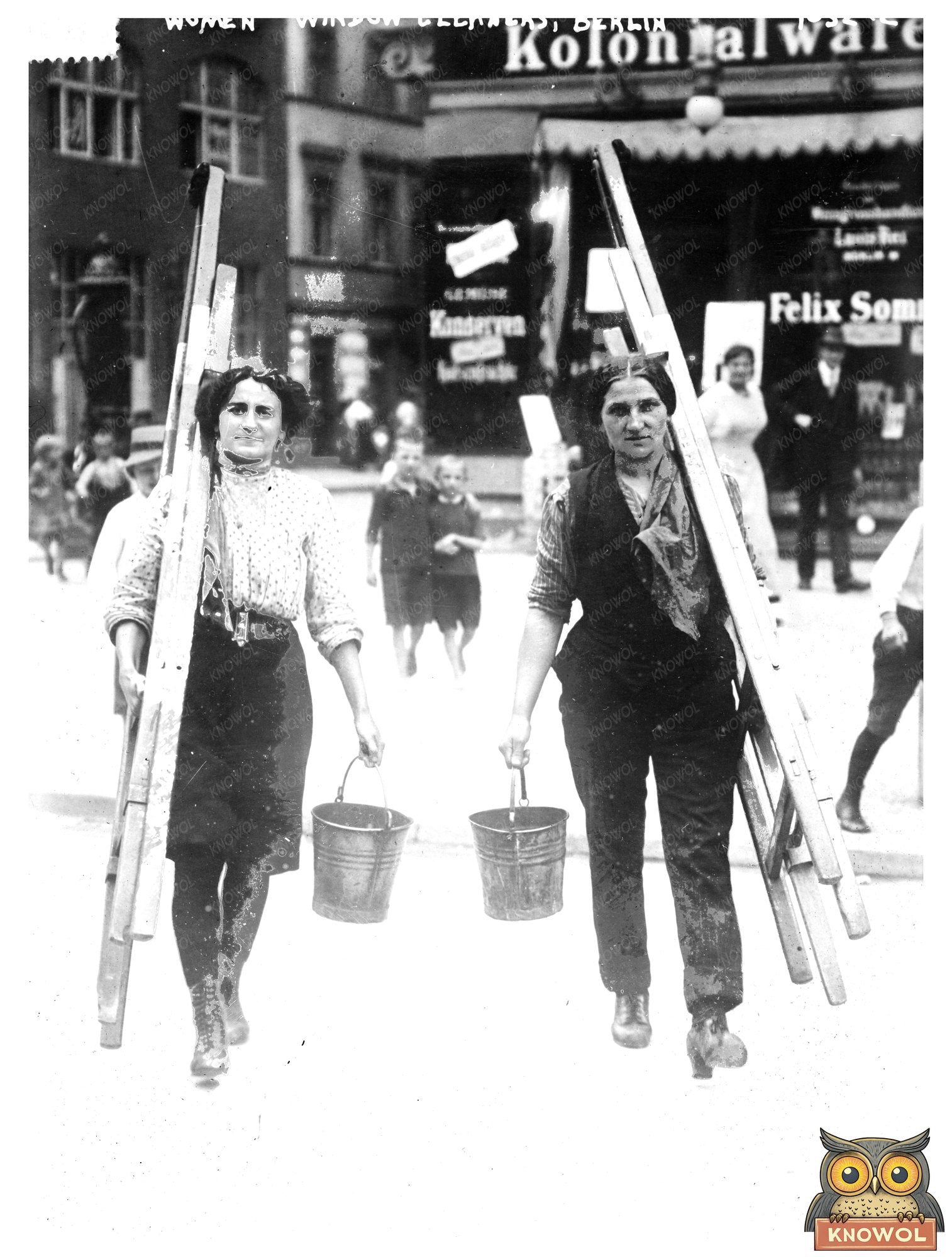 Historic Women window cleaners, Berlin Print, Vintage Art