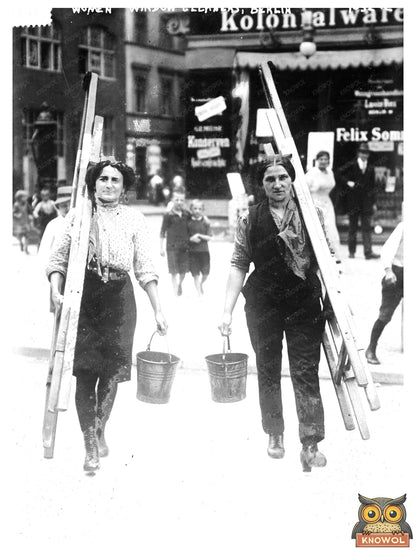 Historic Women window cleaners, Berlin Print, Vintage Art