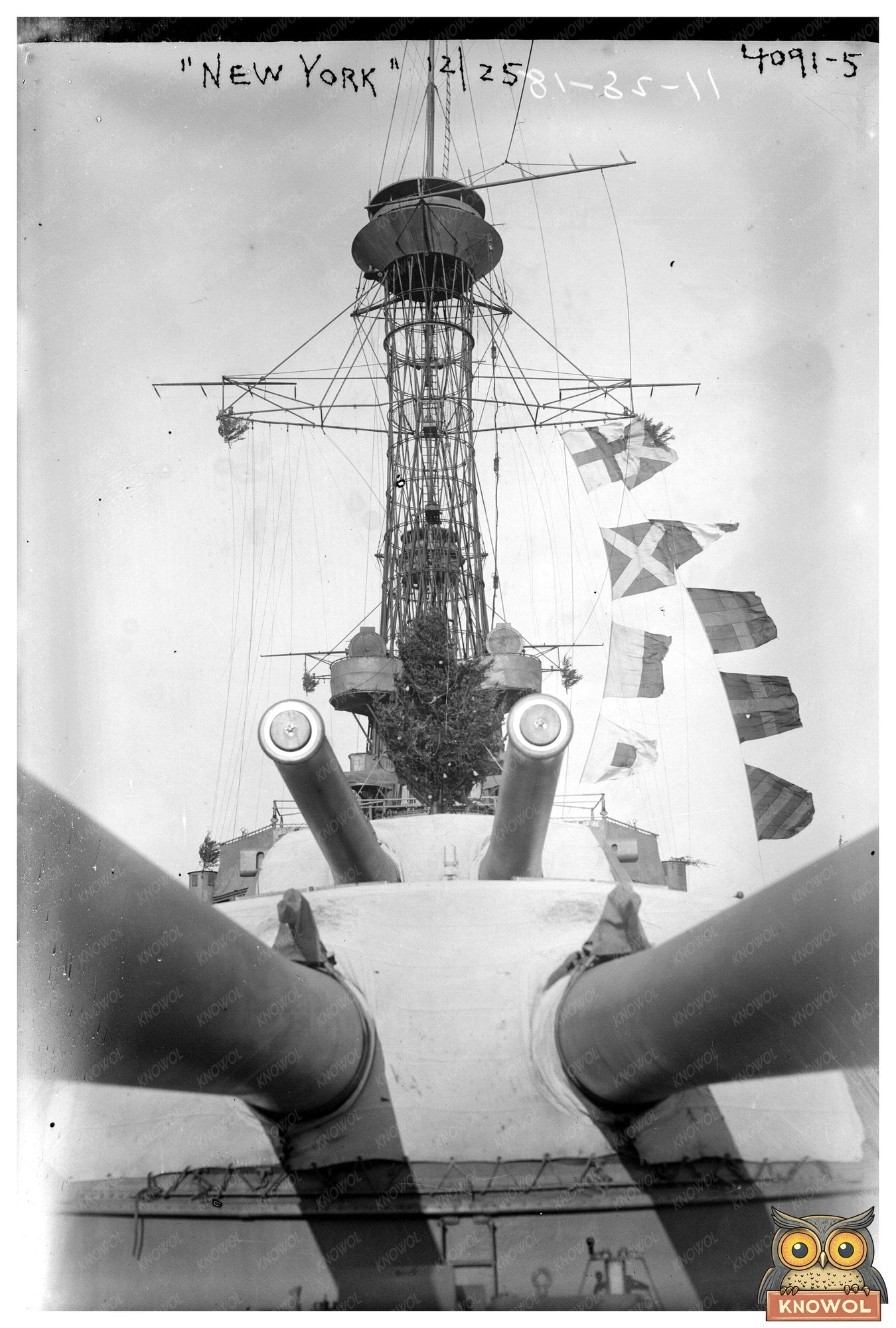 Christmas Charm in Early 20th Century New York