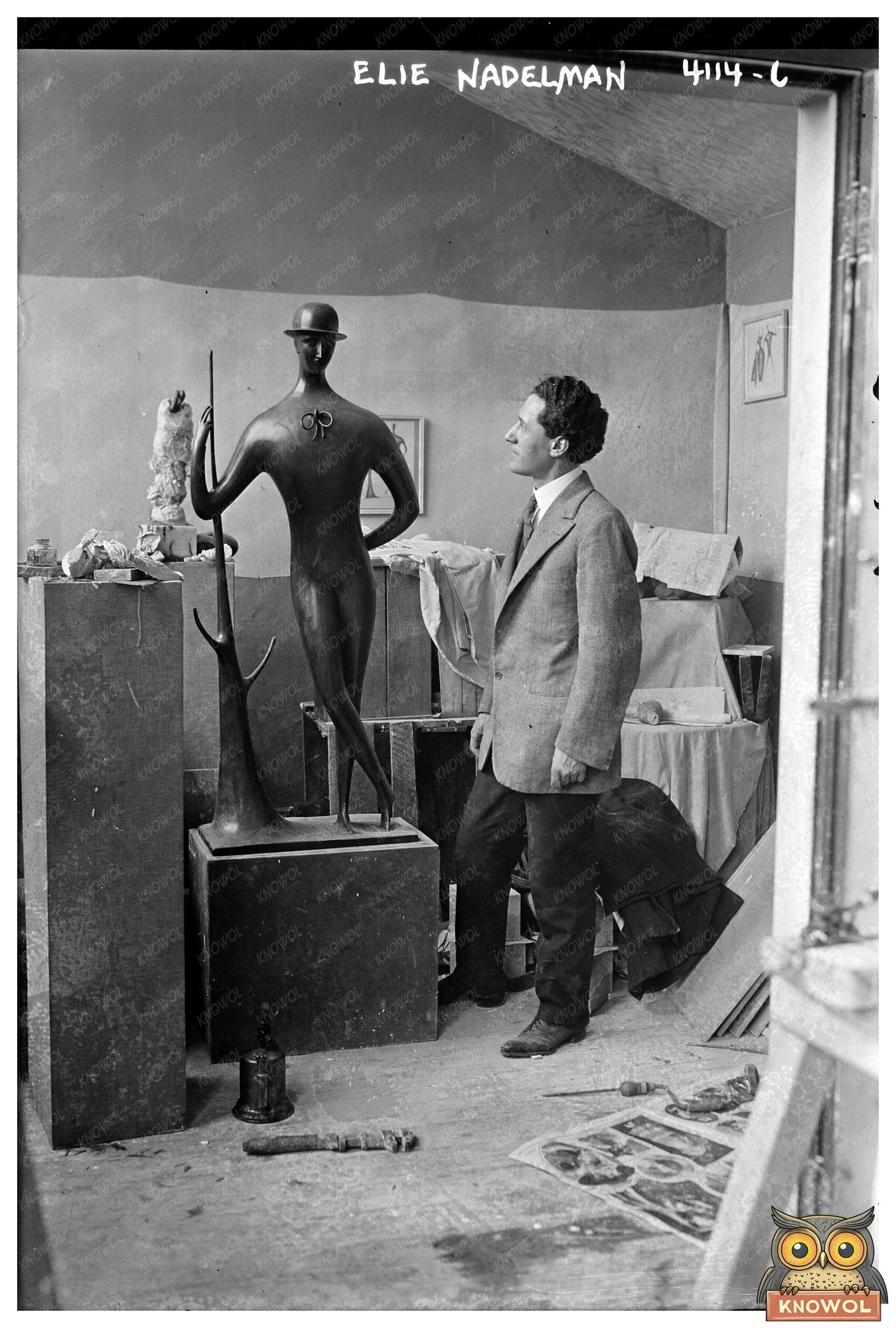 Timeless Elegance: Elie Nadelman in 1919 Sculpture