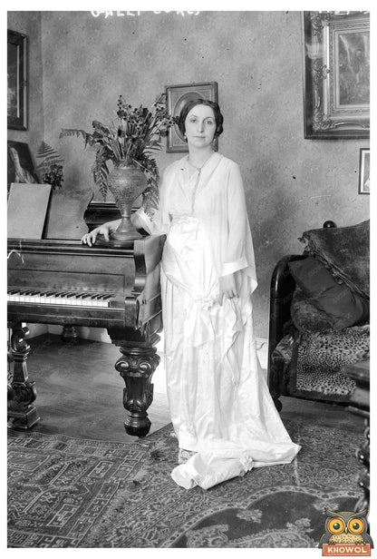 Elegant Opera Star Galli-Curci in 1917 Performance
