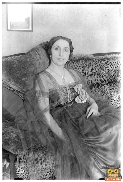 Elegant Opera Star Galli-Curci in 1917 Glass Negative