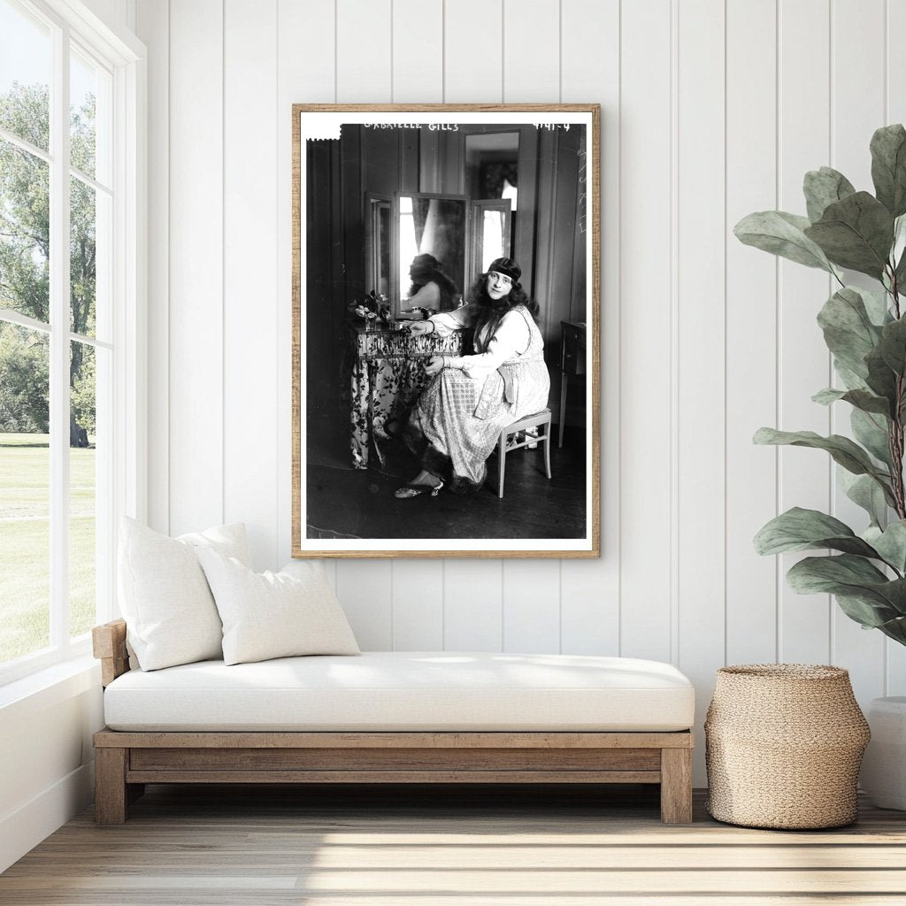 1917 Portrait of Rising Star Gabrielle Gills